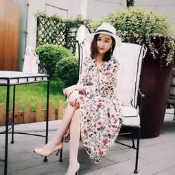 夏日少女心,你还缺一条荷叶边碎花连衣裙