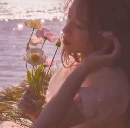 真人女生头像我想成为你最喜欢见到的和最不舍得说再见的那个人