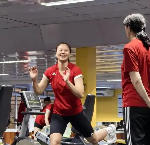 中国女排在巴西进行训练,蔡斌亲自指导,赖亚文督训,龚翔宇撒娇
