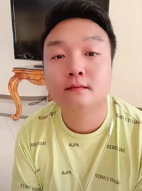 尼泊尔遇害网红家属黑人女友发文悼念,姐姐心碎,父母操办后事
