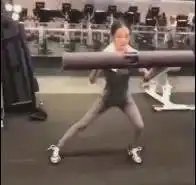 麻杆身材的张韶涵还在坚持健身,难怪36岁的她仍像少女一般