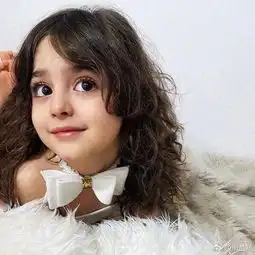 担心女儿颜值太高引来骚扰父亲辞职做贴身保镖