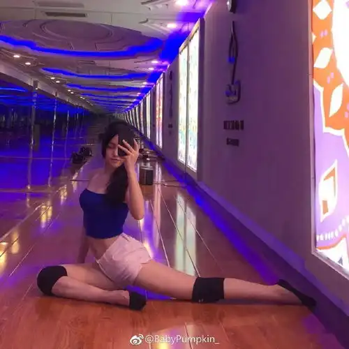 96年海外健身少女,萌妹的长相御姐的身材,太漫画了