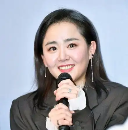 韩国演员文根英四次手术后痊愈,复出后脸圆了一圈
