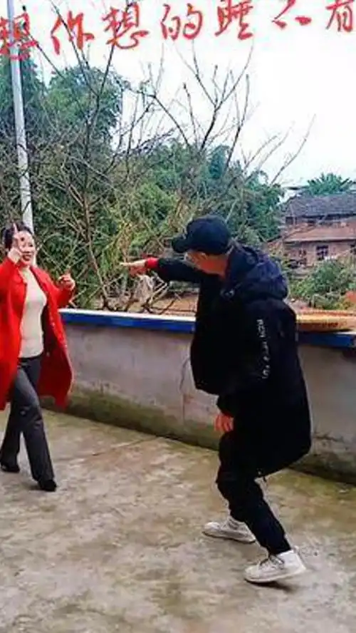 感谢美女厚爱千里迢迢来到我家只为和真人合拍想你想的睡不着