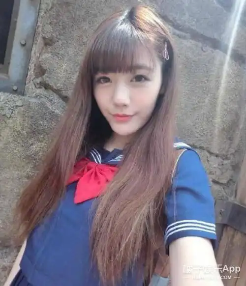 她是和袁惟仁传绯闻的大学校花,被称为g奶女神曾火到日本