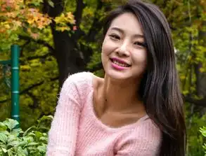 湖畔少女气质照片,风景美人也美