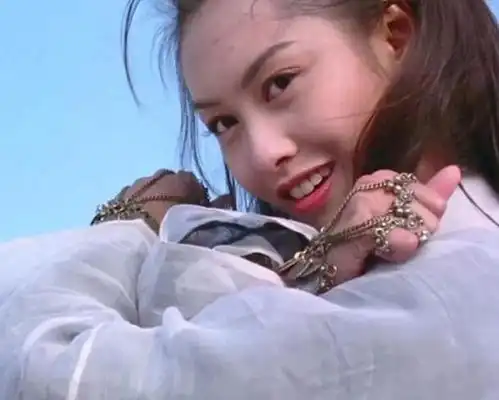 48岁朱茵难逃发福黑t搭牛仔裤暴露五五分身材,女神惨变路人