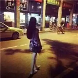 头像女真人背影姐妹