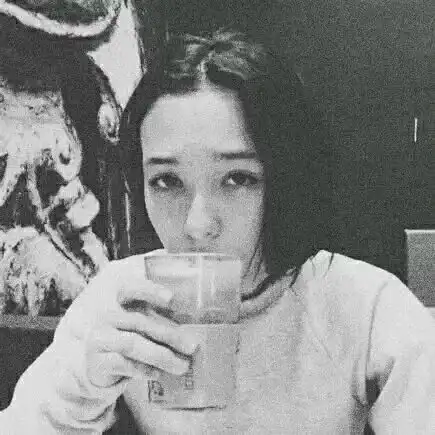 求黑白女生头像