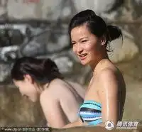 四国比基尼美女竞逐雪域风情挑战赛
