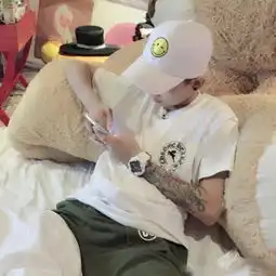 我们生活在这里用做头像也不错地