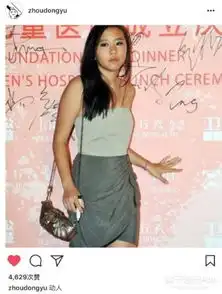 窦靖童周冬雨斗图相杀,你看这一轮谁能赢