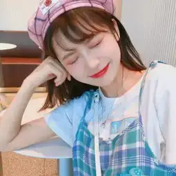 美女头像月亮照回湖心野鹤奔向闲云我步入你