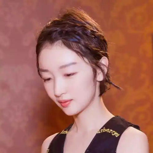 昆凌撒狗粮全靠这头新短发