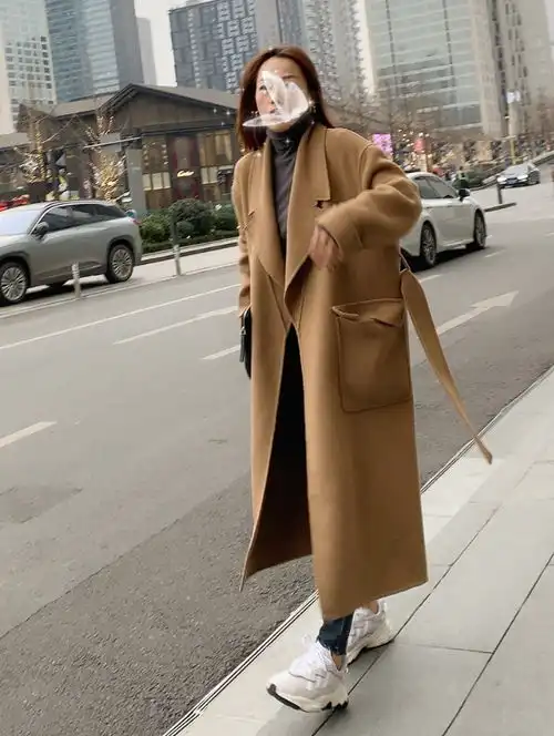 秋冬必备的驼色外套,只要学会这几种穿搭,出街你就是最潮的那个