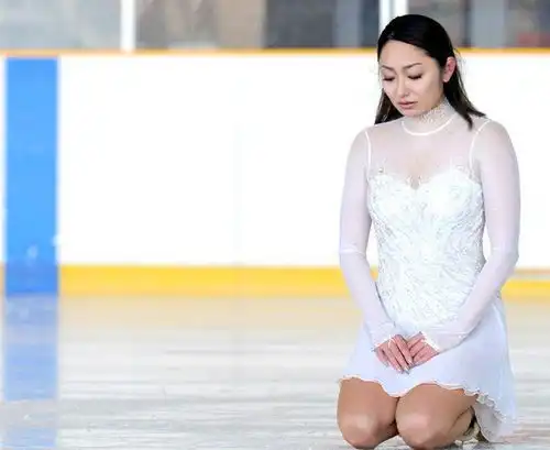 跟16岁弟子发生不伦之恋36岁花滑美女受质疑,网友人品问题