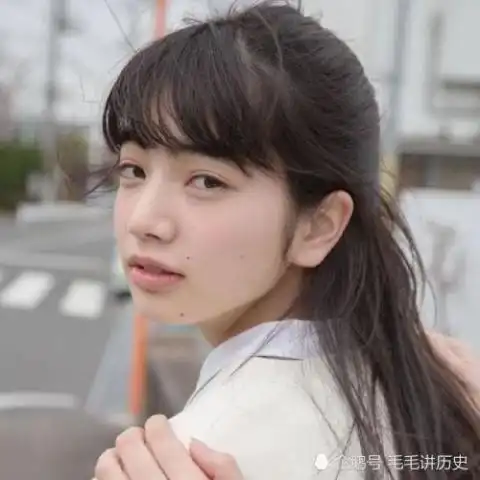 不爱化妆,独爱素颜,但依旧魅力十足,迷倒众人的星座女