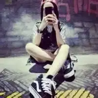qq头像盘腿坐女生盘腿坐着的女生霸气qq头像