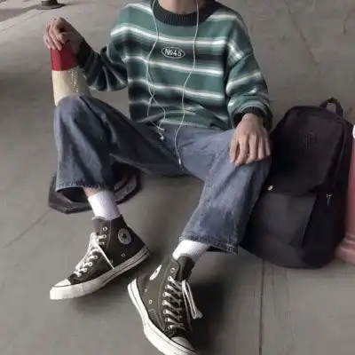 盘腿坐着的男生头像好看的各种坐姿侧身男生图片