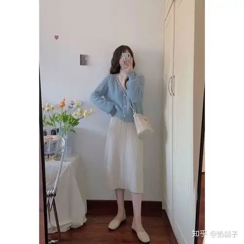 腰细屁股大的女生秋天穿什么裙子好看呢