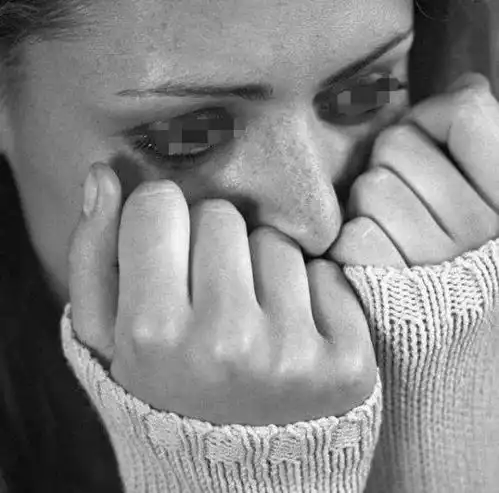 头像女生宠物咬伤