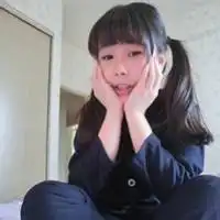 女生半身头像忘你在笑凝固嘴角后