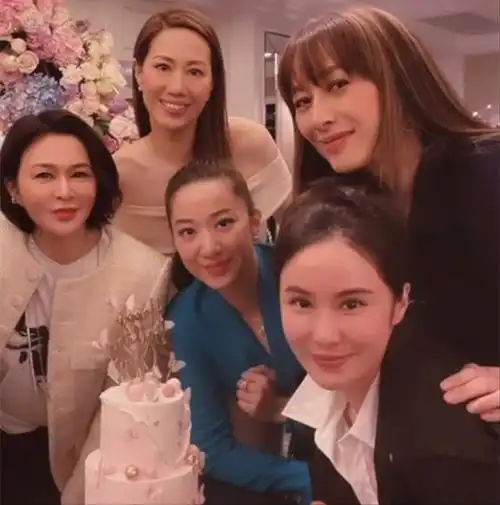 闺蜜待遇大不同甄子丹妻子特意为黎姿精修,却频晒关之琳生图