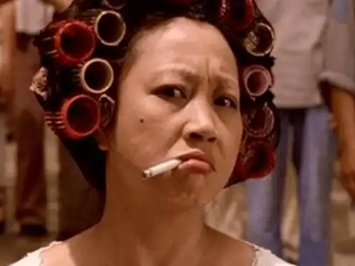 还记得功夫里的包租婆吗自称年轻时是校花,看到照片我信了