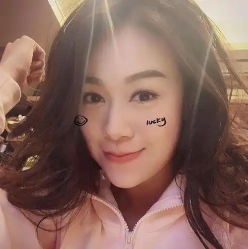 复出无望传出轨小花惨遭tvb高层提前解约,最迟两月内履行合同