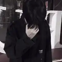 伤头像伤痕累累的男生头像