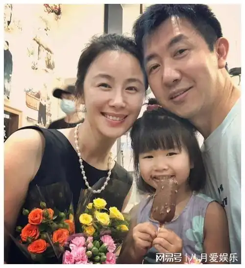 李小冉39岁嫁闺蜜,5个亿随便作,46岁无儿无女她真的幸福吗