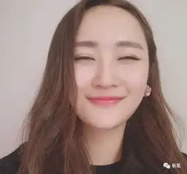 坐在王俊凯床上的网红整形史比蹭热点的能力还厉害,照骗程度超越卧蚕阿姨