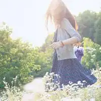 轻舞飞扬的碎花裙头像就让我一直活在你脑海里吧