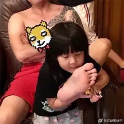 陆毅半裸上身纹身终于曝光,女儿的表情亮了图