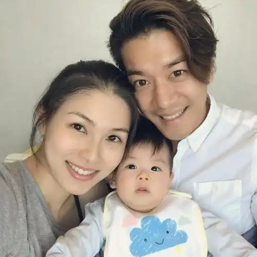黎诺懿花30万买公仔,曾穷到打工捡鸡蛋,娶港姐后变五亿驸马