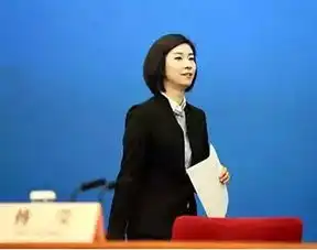她是总理背后的高冷女翻译,这才是真正的女神