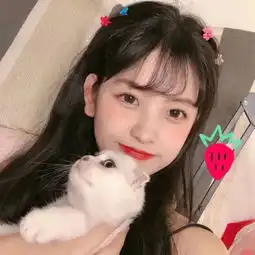 抱着宠物猫或狗狗的女生头像可爱气质女生带萌宠图片