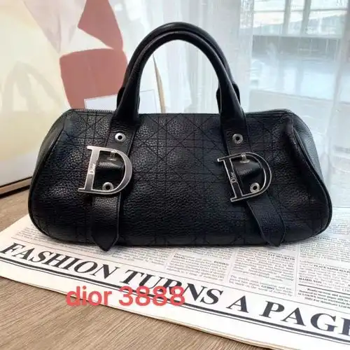 有哪些通勤包适合刚入职场的女生