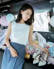 高圆圆少女发型配碎花裙像少女,赵又廷条纹短袖穿出艺术感