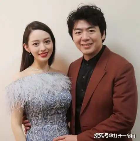 被郎朗宠着的女孩吉娜怀孕七个月状态身穿粉色裙子美若天仙