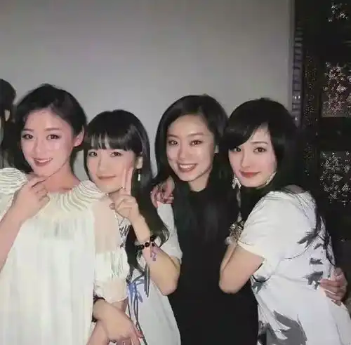 女生闺蜜姐妹头像娱乐圈