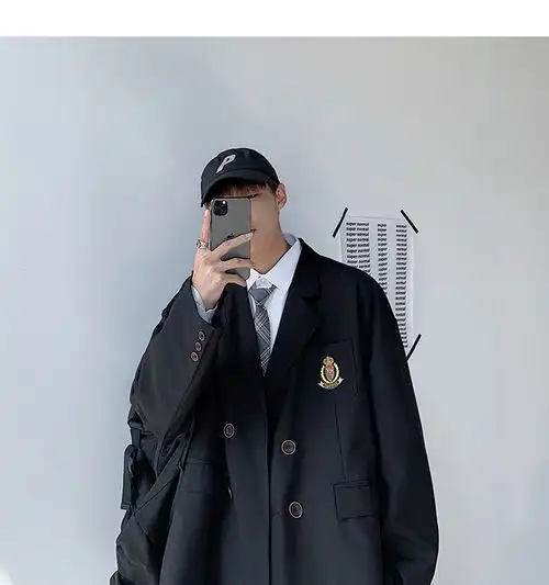 男孩子除了穿风衣以外还有什么衣着搭配会比较优雅好看