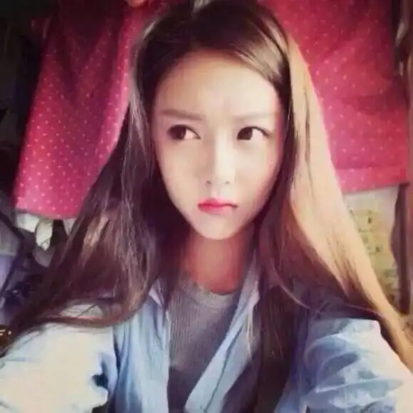 像这样的无刘海女生头像
