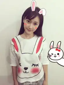 最美校服女生高晴秀闺房照甜化人心