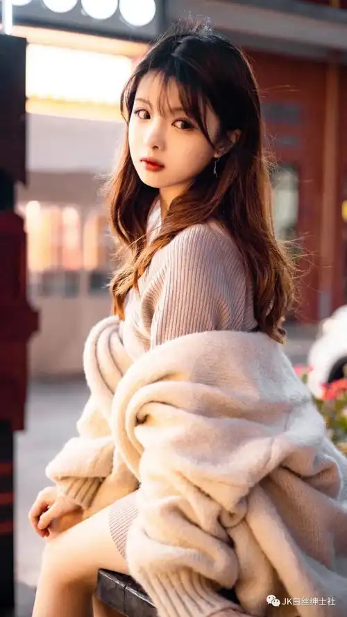 jk少女暖黄灯光下的小仙女