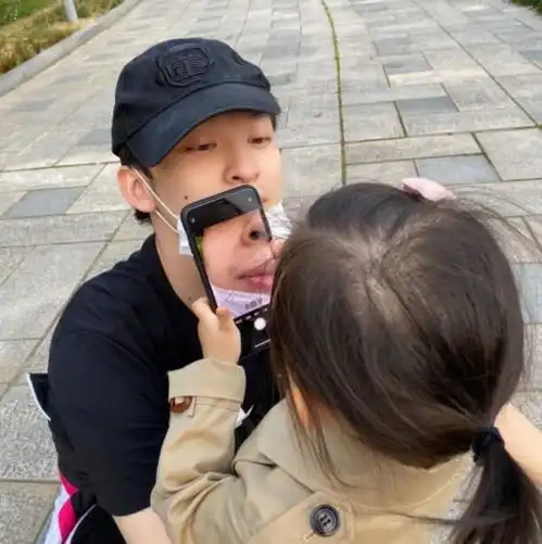 年纪轻轻就当爹,任嘉伦不算啥,最后一位让大家难以接受