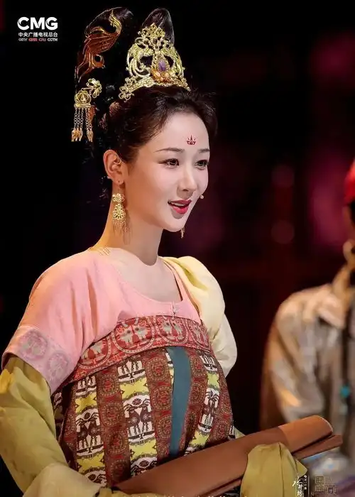 被嘲土丑的她,换个头就翻盘了