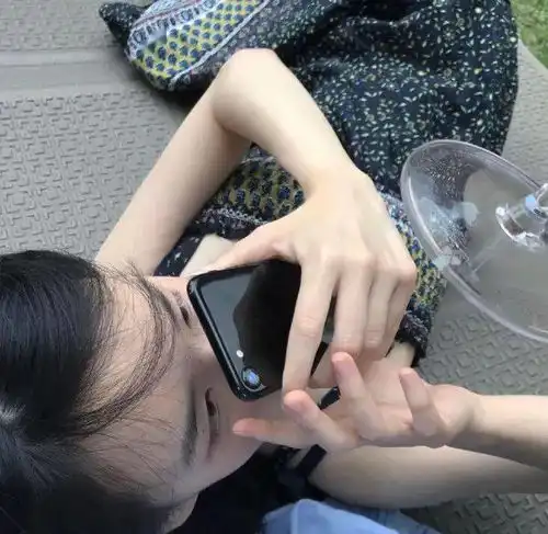 女生头像丨烂大街的爱从来不是爱是腐朽的新鲜感