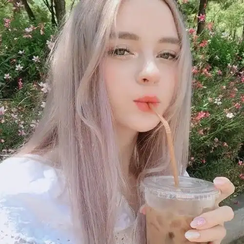 头像换张欧美风的头像,高冷起来,只爱自己